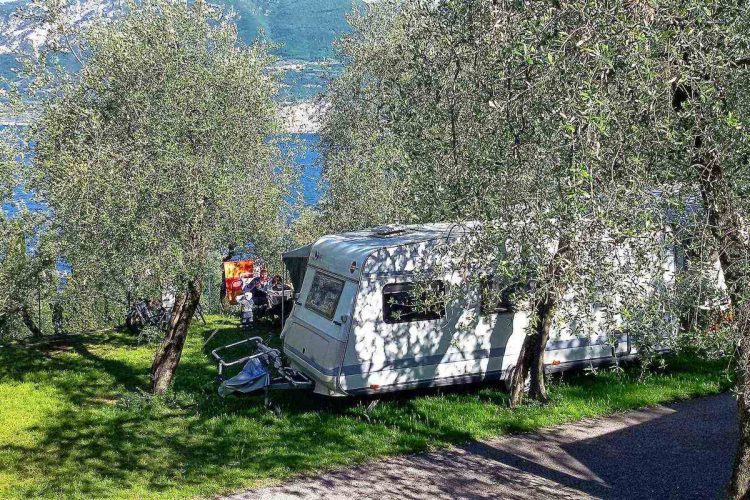 camping-gardasee-brenzone-sul-garda-le-maior-piazzole-camper-05