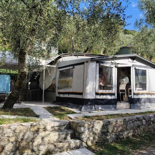 caravan-arredata-in-affitto-campeggio-lago-di-garda-LeMaior-brenzone-2