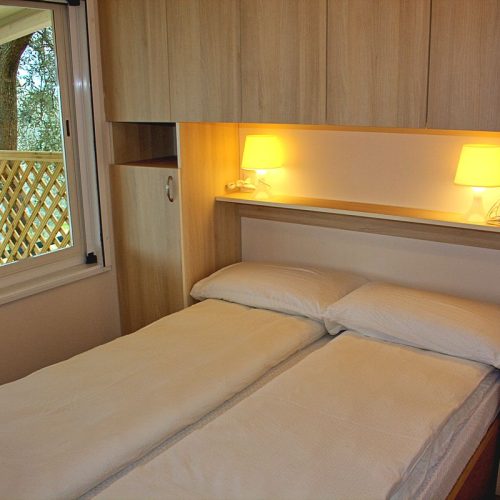 mobilheim-camping-gardasee-castelletto-lemaior-peler3-2zimmer02