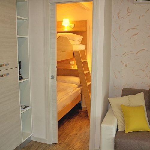 mobilheim-camping-gardasee-castelletto-lemaior-peler3-2zimmer06