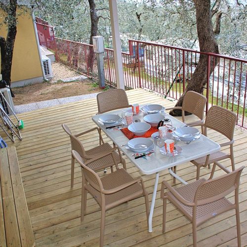 mobilheim-camping-gardasee-castelletto-lemaior-peler3-terrasse-05