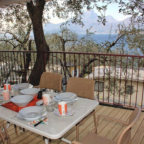 mobilheim-camping-gardasee-castelletto-lemaior-peler3-terrasse-09