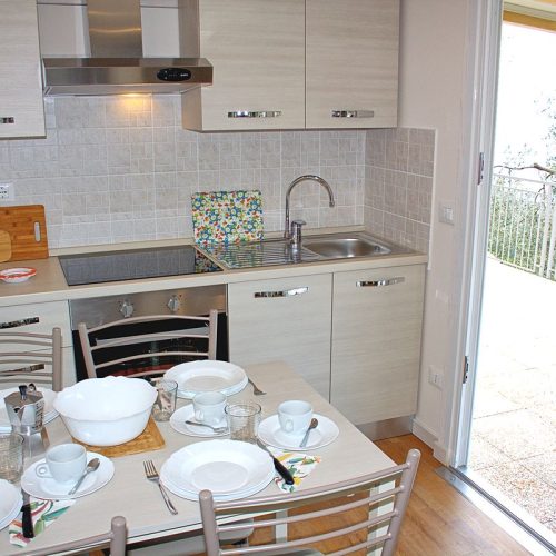mobilheim-camping-gardasee-castelletto-lemaior-terrazza-03