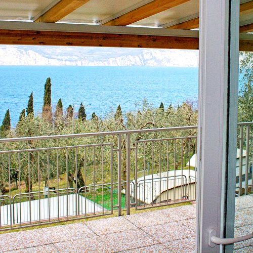 mobilheim-camping-gardasee-castelletto-lemaior-terrazza-18