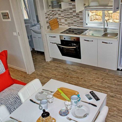 mobilheim-gardasee-5-personen-ess-wohnecke-02