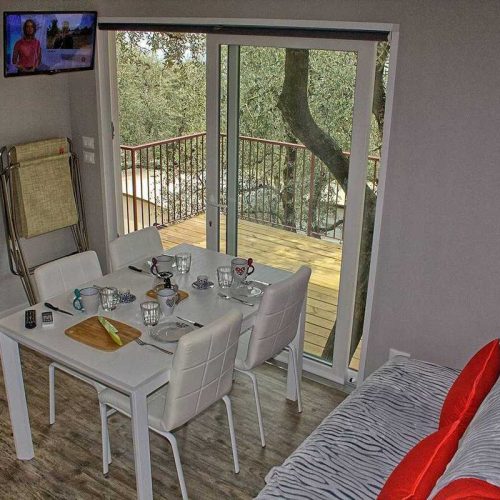 mobilheim-gardasee-5-personen-ess-wohnecke-04