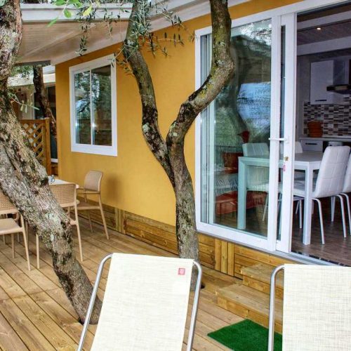 mobilheim-gardasee-5-personen-veranda-01